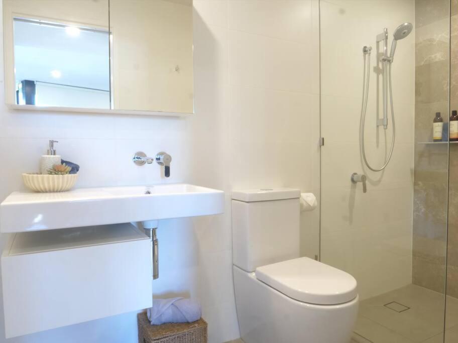 Modern 1 Brm Apartment With Pool Close To Beach Gold Coast Bagian luar foto
