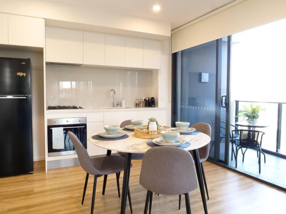 Modern 1 Brm Apartment With Pool Close To Beach Gold Coast Bagian luar foto