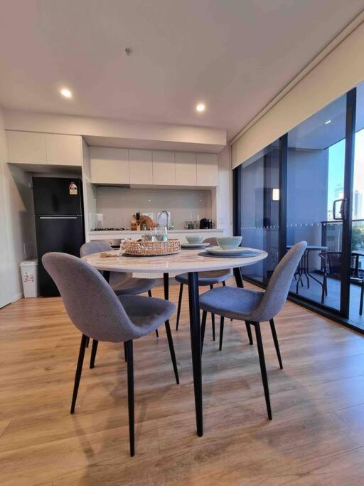 Modern 1 Brm Apartment With Pool Close To Beach Gold Coast Bagian luar foto